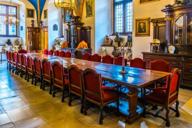 KRAKOW, POLAND, 11 AĞUSTOS 2016: Polonya 'nın Krakow / Krakow kentindeki Jagiellon Üniversitesi Müzesi' nin içindeki Collegium Maius 'un içi.