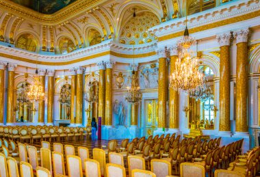 WARsaw, POLAND, AĞUSTOS 12, 2016: Polonya, Varşova 'daki kraliyet sarayının manzarası.