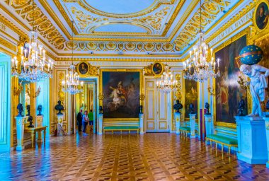 WARsaw, POLAND, AĞUSTOS 12, 2016: Polonya, Varşova 'daki kraliyet sarayının manzarası.