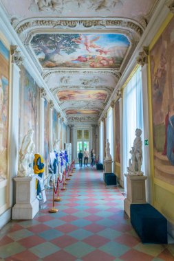 WARsaw, POLAND, AĞUSTOS 13 Ağustos 2016: Polonya 'nın Varşova kentindeki Wilanow Sarayı' nın koridoru.
