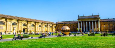 VATICAN, VATICAN, 1 Haziran 2014: İnsanlar Vatikan müzelerindeki parc kompleksinde dinleniyor.