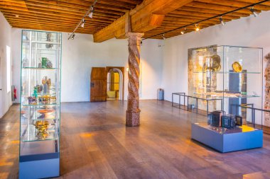 SALZBURG, AUSTRIA, 3 Temmuz 2016: Avusturya 'daki Hohensalzburg şatosunun içi.