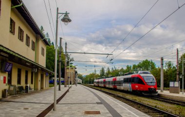 SEMERING, AUSTRIA, 3 Ekim 2015: Avusturya şehir semmering ana tren istasyonu görüntüsü. Semmeringbahn Avusturya 'daki unesco dünya mirası anıtlarından biri.