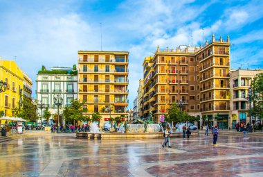 VALENCIA, İSPAIN, 30 ARALIK 2015: Rio tura Fıskiyesi ile Saint Mary Meydanı.