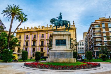 VALENCIA, İspanya, 30 Aralık 2015: Valencia, İspanya Jardines del Parterre 'deki Jaime Conquistador Anıtı