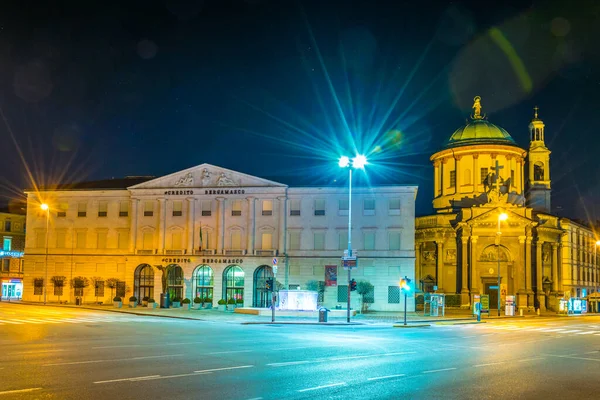 Bergamo Italien Mars 2016 Nattutsikt Över Byggandet Credito Bergamasco Och — Stockfoto