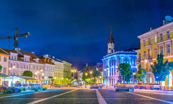 Vilnius Lithuania August 2016 Night View People Strolling Rotuses Aikste — ストック写真