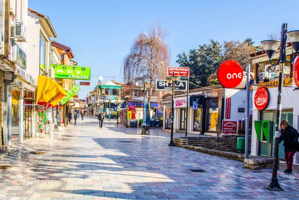 Ohrid Macédoine Février 2015 Les Gens Marchent Travers Boulevard Commerçant — Photo