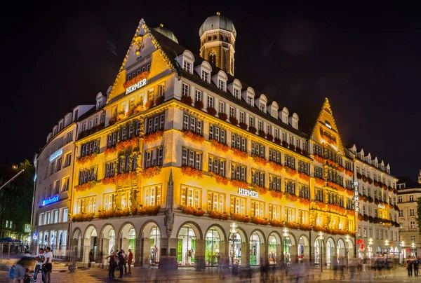 德国慕尼黑 2015年8月20日 世界上最大的男装时装店赫默尔的夜景 — 图库照片