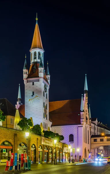 MÜZİK, GERÇEK, 20 AĞUSTOS 2015: Münih 'teki eski belediye binasının gece manzarası