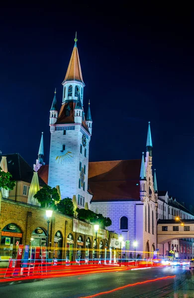 MÜZİK, GERÇEK, 20 AĞUSTOS 2015: Münih 'teki eski belediye binasının gece manzarası