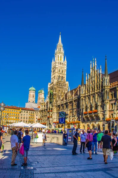 Munich Germany August 2015 People Waiting Front New Town Hall — 스톡 사진