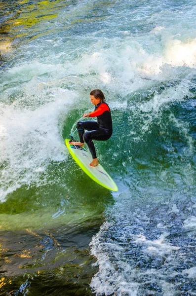 Munich Germany August 2015 Group Surfers Practicing Skill Artificial Wave — 스톡 사진