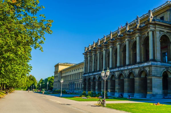 Munich Germany August 2015 People Walking Wide Alley Hofgarten Park — Stock Fotó