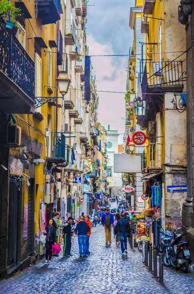 Naples Italy May 2014 People Passing Narrow Streets Historical Old — Stock Photo, Image