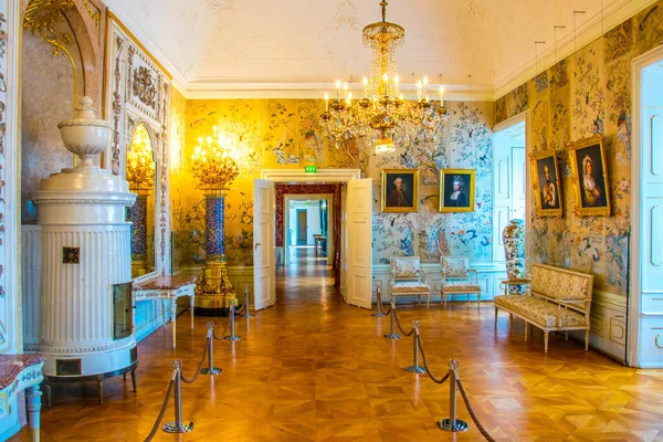 EISENSTADT, AUSTRIA, 18 Haziran 2016: Burgenland bölgesinin başkenti Avusturya 'nın Eisenstadt kentindeki ünlü Esterhazy sarayının iç manzarası.