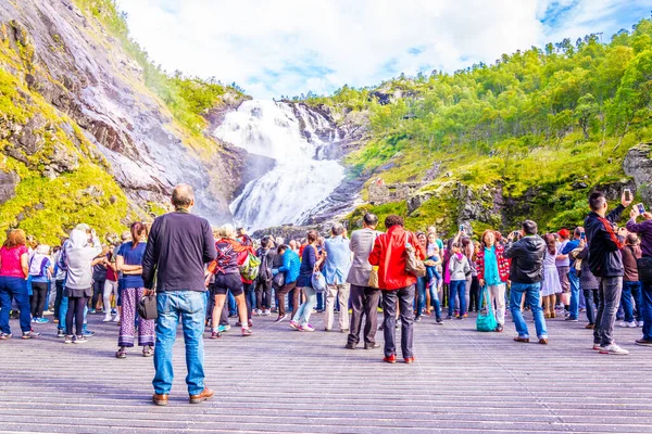 Bergen Norway August 2016 People Watching Kjosfossen Waterfall Flam Railway — Foto de Stock