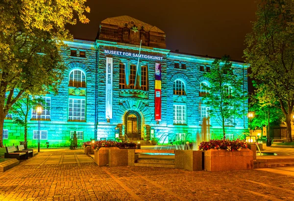 OSLO, NORway, 24 AĞUSTOS 2016: Oslo, Norveç 'teki Çağdaş Sanat Müzesi' nin Gece Görüşü