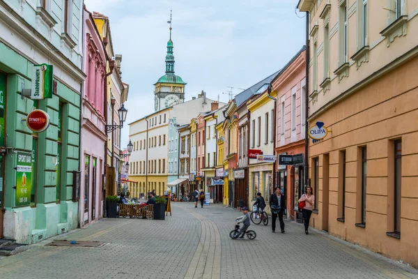 Kromeriz República Checa Abril 2016 Vista Una Calle Comercial Ciudad —  Fotos de Stock