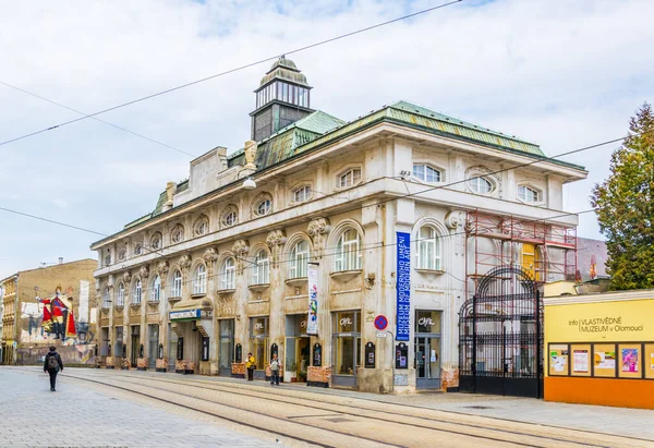 OLOMOUC, CZECH REPUBLIC, 16 Nisan 2016: Olomouc kentindeki modern sanat müzesine bakış.