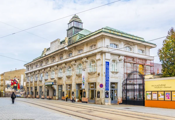 OLOMOUC, CZECH REPUBLIC, 16 Nisan 2016: Olomouc kentindeki modern sanat müzesine bakış.