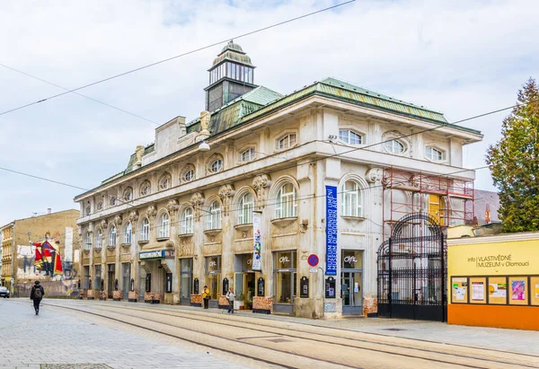 OLOMOUC, CZECH REPUBLIC, 16 Nisan 2016: Olomouc kentindeki modern sanat müzesine bakış.