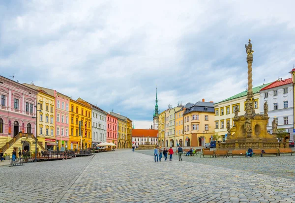 OLOMOUC, CZECH REPUBLIC, 16 NİSAN 2016: Czech şehir olomuzunun alt karesinin görüntüsü.