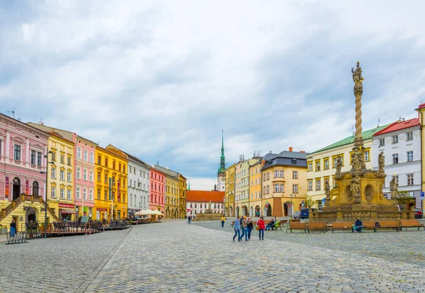 OLOMOUC, CZECH REPUBLIC, 16 NİSAN 2016: Czech şehir olomuzunun alt karesinin görüntüsü.
