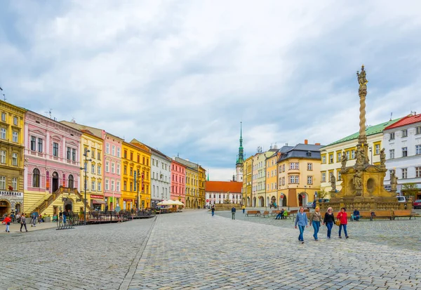 OLOMOUC, CZECH REPUBLIC, 16 NİSAN 2016: Czech şehir olomuzunun alt karesinin görüntüsü.