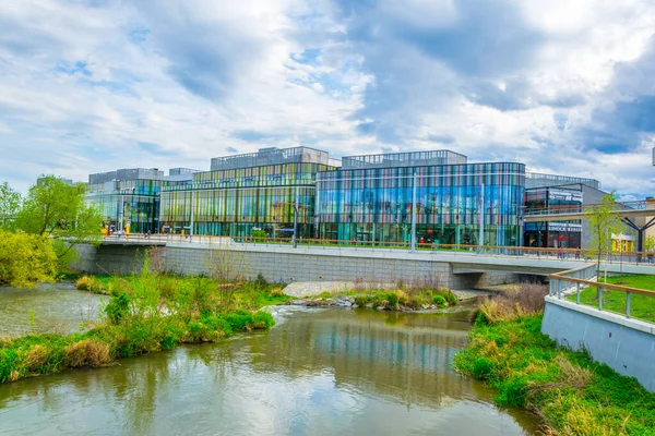 OLOMOUC, CZECH REPUBLIC, 16 Nisan 2016: Olomouc kentindeki galerie santovka alışveriş merkezinin manzarası.