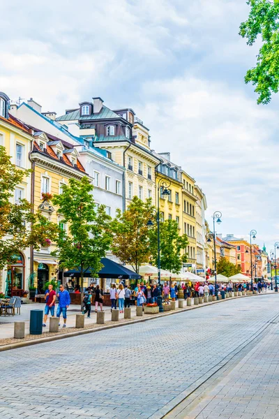 Warsaw Poland August 2016 People Strolling Krakowskie Przedmiescie Street Warsaw — Stockfoto