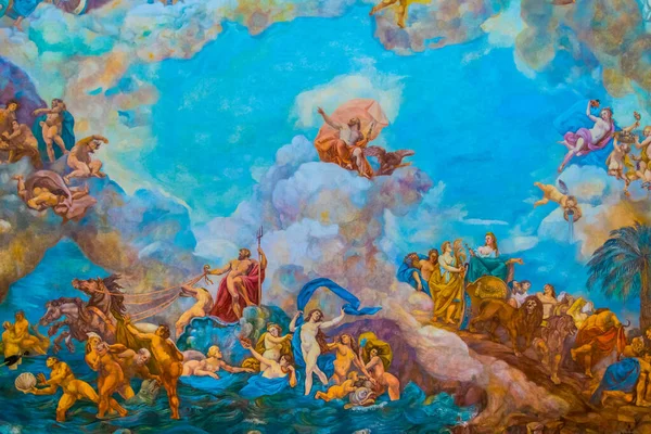 WARsaw, POLAND, AĞUSTOS 12, 2016: Polonya 'nın Varşova kentindeki kraliyet sarayının dekoratif tavan manzarası.