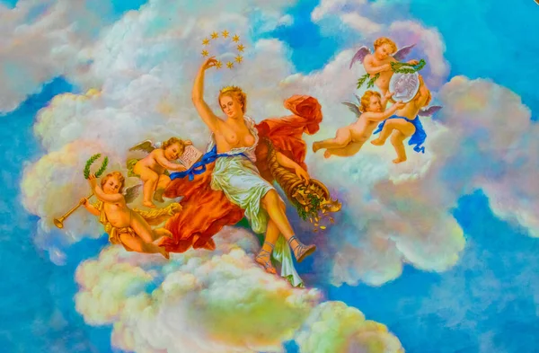 WARsaw, POLAND, AĞUSTOS 12, 2016: Polonya 'nın Varşova kentindeki kraliyet sarayının dekoratif tavan manzarası.