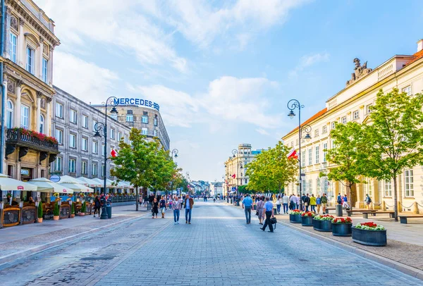 Waarschuwing Polen August 2016 Mensen Wandelen Door Krakowskie Przedmiescie Straat — Stockfoto