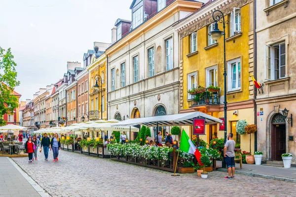 Warsaw Poland August 2016 Novomiejska Street Leading Royal Castle Warsaw — Stock Photo, Image