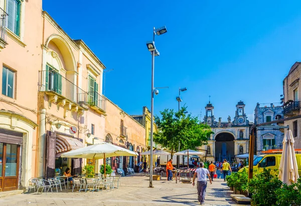 Matera Italië Juni 2014 Uitzicht Een Smalle Straat Italiaanse Stad — Stockfoto
