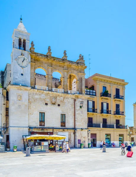 BARI, ITALY, 20 Haziran 2014: Bari İtalya 'daki Piazza Mercantile manzarası
