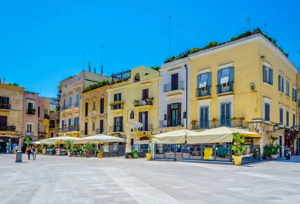 BARI, ITALY, 20 Haziran 2014: Bari İtalya 'daki Piazza Mercantile manzarası