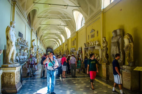 Vatican Vatican June 2014 People Admiring Antic Statues Corridor Leading — стокове фото