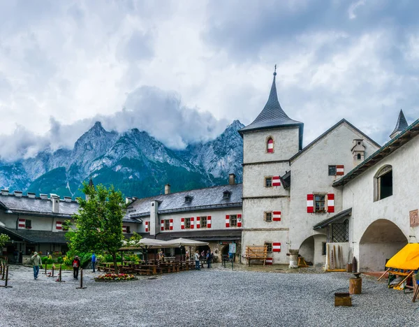 Werfen Austria July 2016 Діти Грають Головному Подвір Замку Гогенверфен — стокове фото