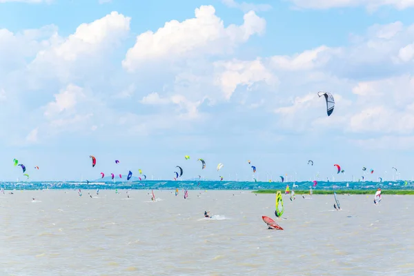 Podersdorf Austria July 2016 Young People Kite Surfing Neusiedlersee Lake — Stok fotoğraf