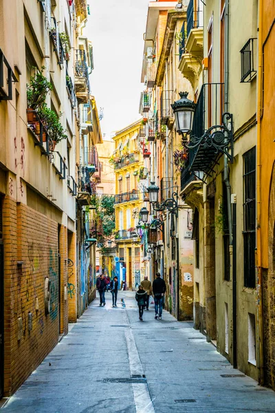 Valencia España Diciembre 2015 Vista Una Estrecha Calle Situada Centro — Foto de Stock