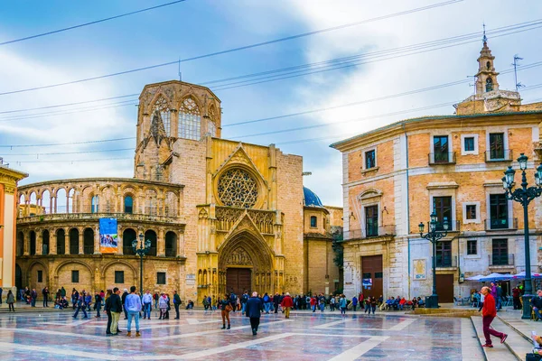 Valencia Spanje December 2015 Mensen Passeren Kathedraal Spaanse Stad Valencia — Stockfoto