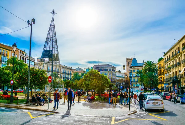 Valencia Spanien December 2015 Människor Passerar Genom Torget Plaza Reina — Stockfoto