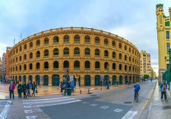 Valencia Spain December Ember 2015 People Crossing Street Front Plaza — 图库照片