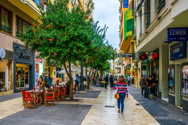 Valencia Espanha Dezembro 2015 Pessoas Estão Caminhando Pela Rua Carrer — Fotografia de Stock