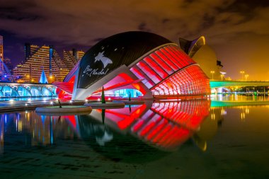 VALENCIA, İspanya, 31 Aralık 2015: İspanya Valencia 'da Hemisferic ile birlikte Palau de les arts reina sofia konser salonunun manzarası
