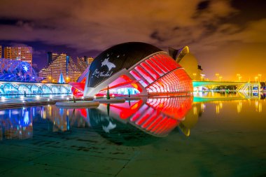 VALENCIA, İspanya, 31 Aralık 2015: İspanya Valencia 'da Hemisferic ile birlikte Palau de les arts reina sofia konser salonunun manzarası