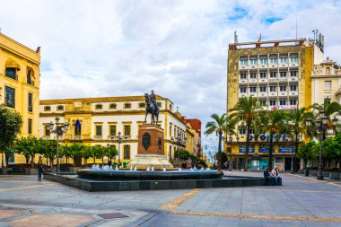 CORDOBA, SPAIN, HAZİRAN 8, 2016: İspanya 'nın Cordoba kentinin ana merkezi olan Plaza de las tendillas meydanının manzarası.