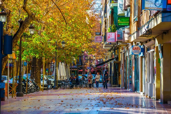 XATIVA, SPAIN, JANUARY 2, 2016: Valencia yakınlarındaki Xativa kasabasında renkli dar bir cadde.